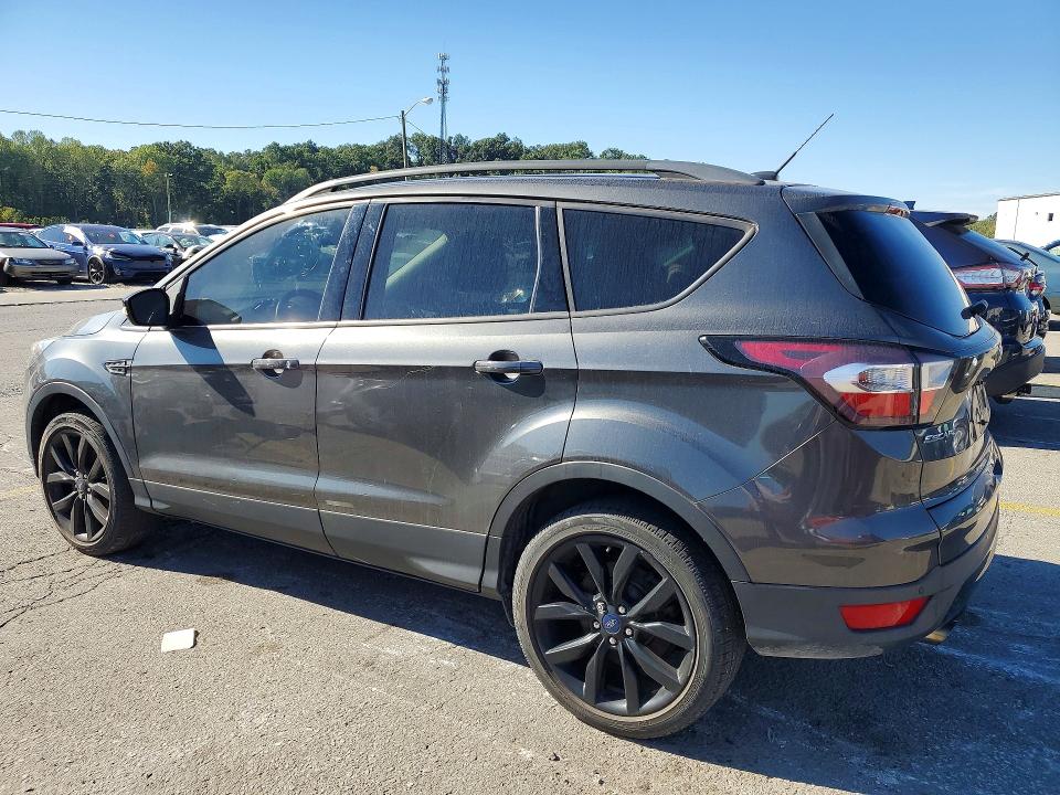 70812416 :رقم المزاد ، 1FMCU0JD3HUE32570 vin ، 2017 Ford Escape مزاد بيع