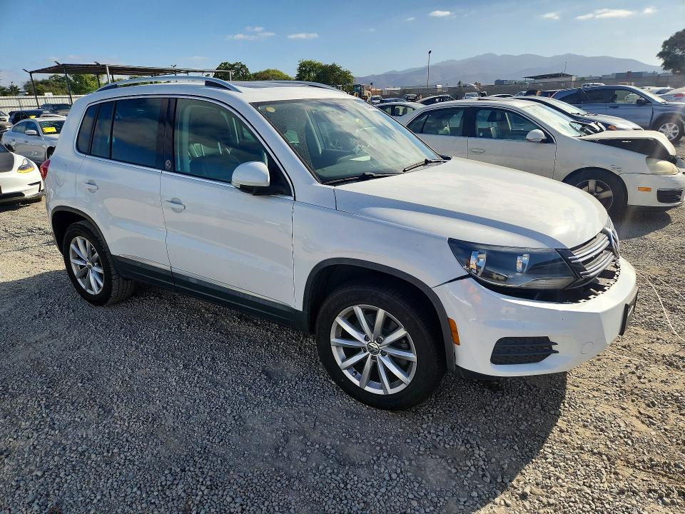2017 Volkswagen Tiguan მანქანა იყიდება აუქციონზე, vin: WVGRV7AXXHK010415, აუქციონის ნომერი: 69404996
