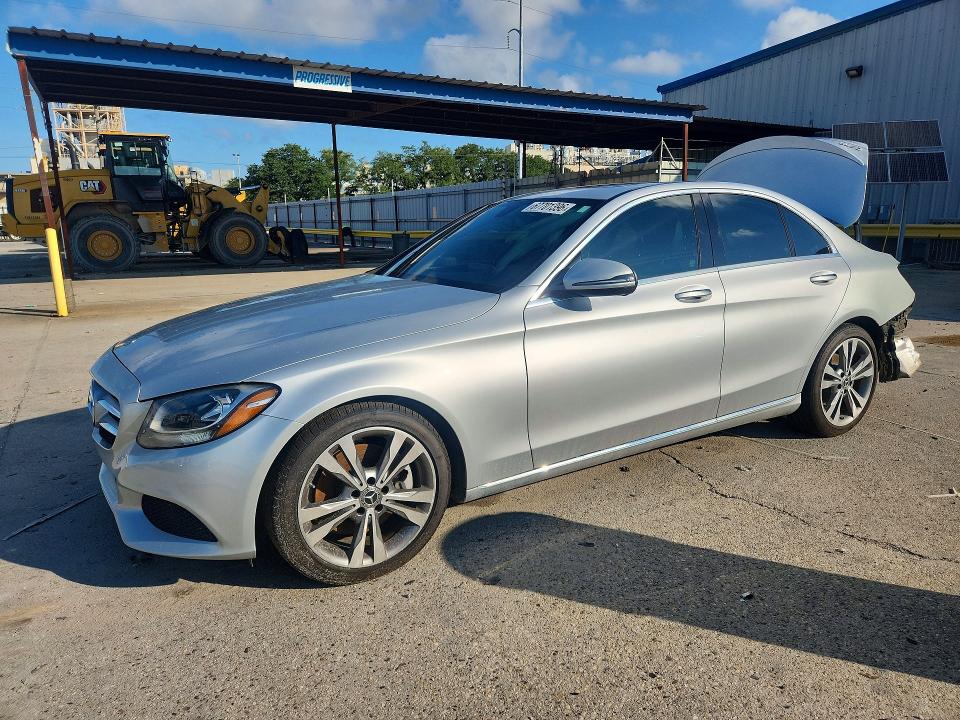 67701396 :رقم المزاد ، 55SWF4JB7JU268402 vin ، 2018 Mercedes-benz C مزاد بيع