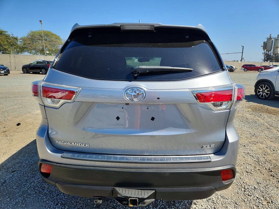 69004996 :رقم المزاد ، 5TDKKRFH1FS077986 vin ، 2015 Toyota Highlander مزاد بيع