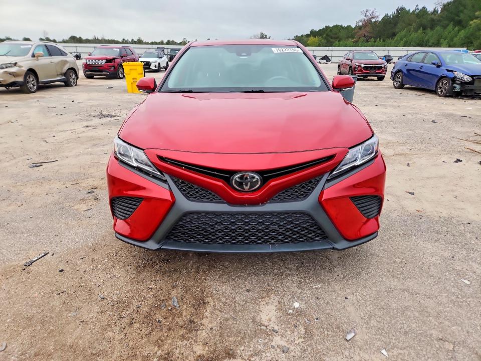 70222756 :رقم المزاد ، 4T1M11AK1LU365901 vin ، 2020 Toyota Camry مزاد بيع