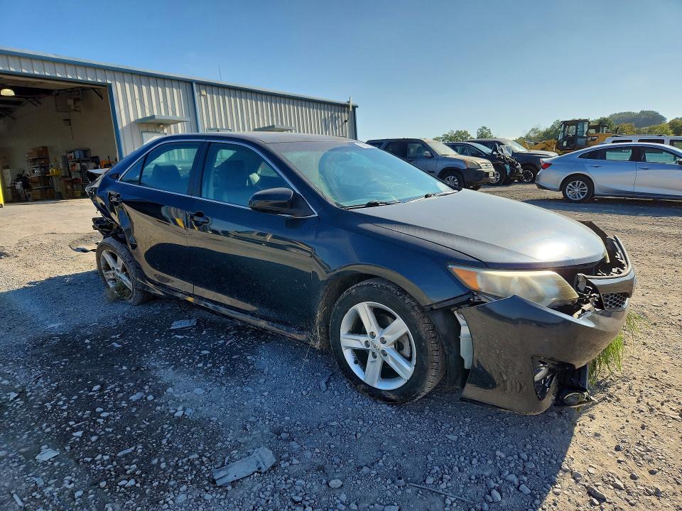 70687236 :رقم المزاد ، 4T1BF1FK1EU736804 vin ، 2014 Toyota Camry مزاد بيع
