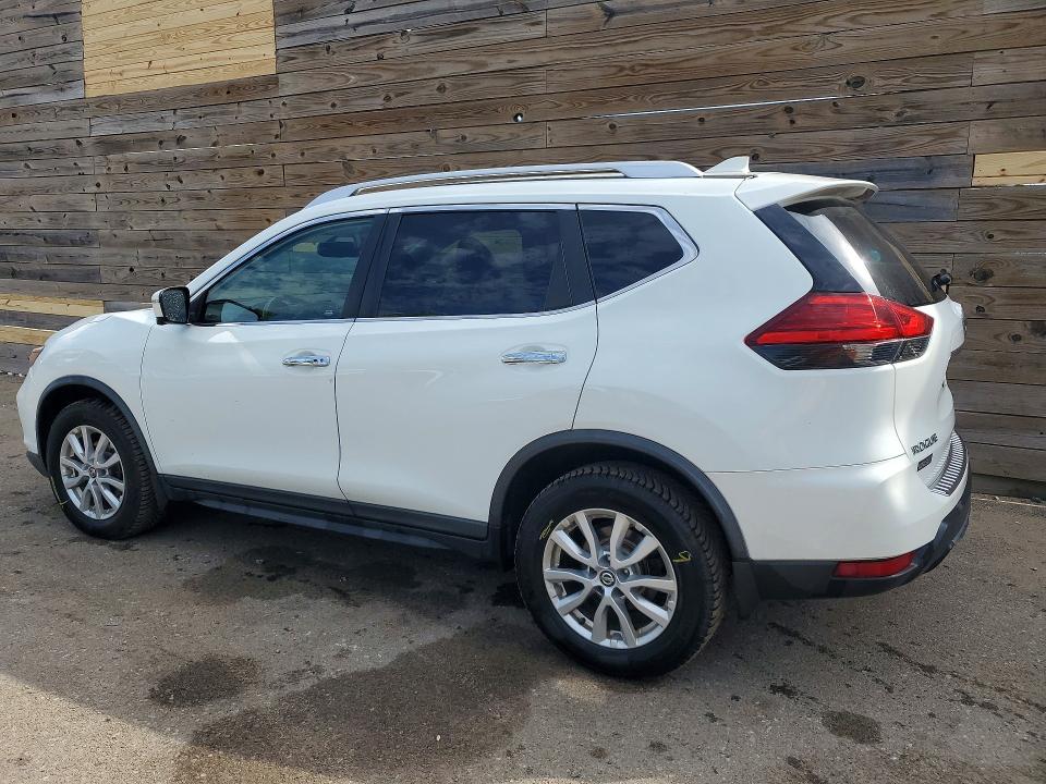 64813646 :رقم المزاد ، KNMAT2MV8HP587290 vin ، 2017 Nissan Rogue مزاد بيع