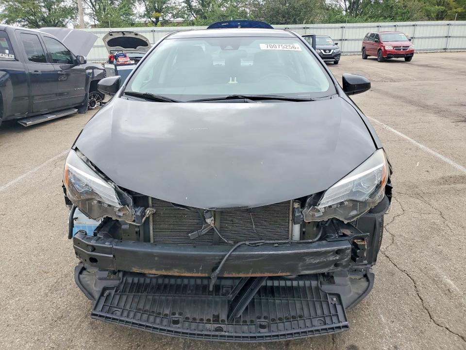 70075256 :رقم المزاد ، 2T1BURHE0JC090498 vin ، 2018 Toyota Corolla مزاد بيع