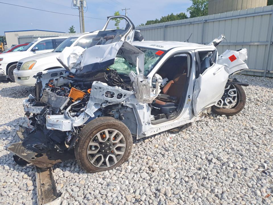Auction sale of the 2024 Ford Maverick, vin: 3FTTW8M38RRB80520, lot number: 60876526