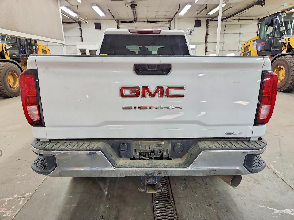 70081576 :رقم المزاد ، 1GT49MEY4NF331634 vin ، 2022 Gmc Sierra مزاد بيع