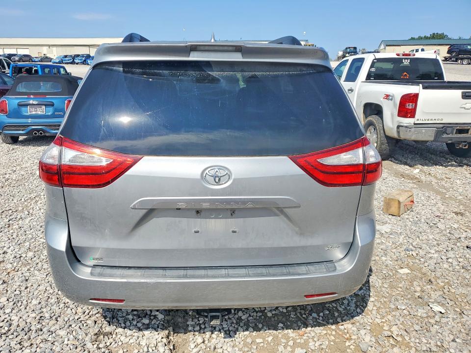2018 Toyota Sienna მანქანა იყიდება აუქციონზე, vin: 5TDYZ3DC9JS931786, აუქციონის ნომერი: 69396676