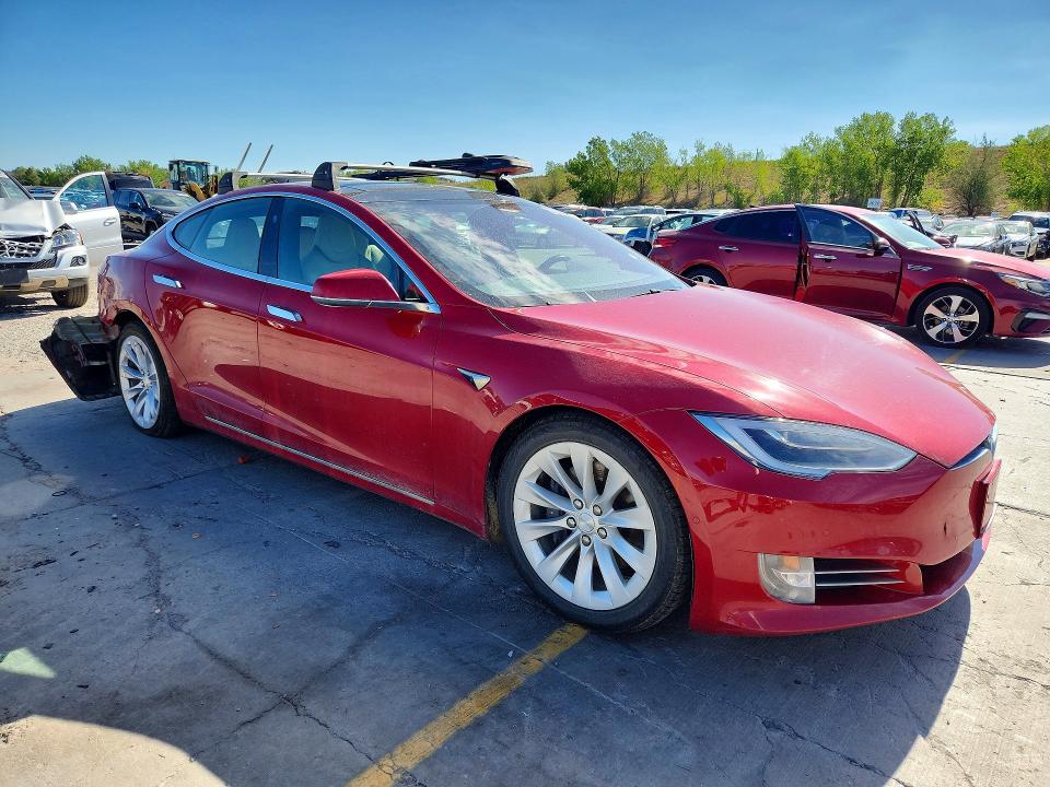 67878566 :رقم المزاد ، 5YJSA1E21HF178857 vin ، 2017 Tesla Model S مزاد بيع