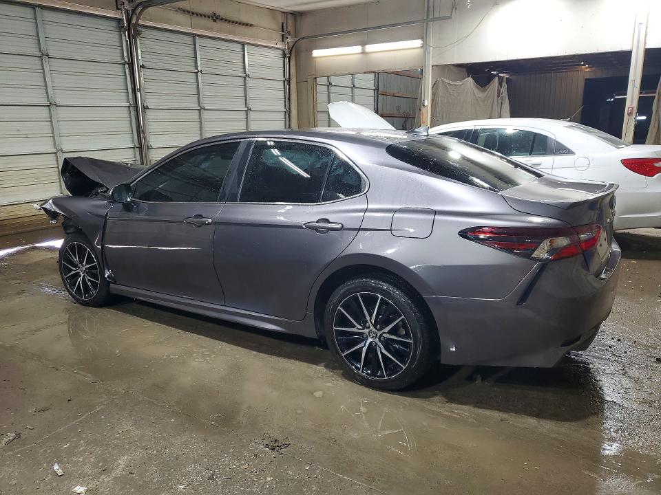 69679086 :رقم المزاد ، 4T1G11AK0MU592205 vin ، 2021 Toyota Camry مزاد بيع
