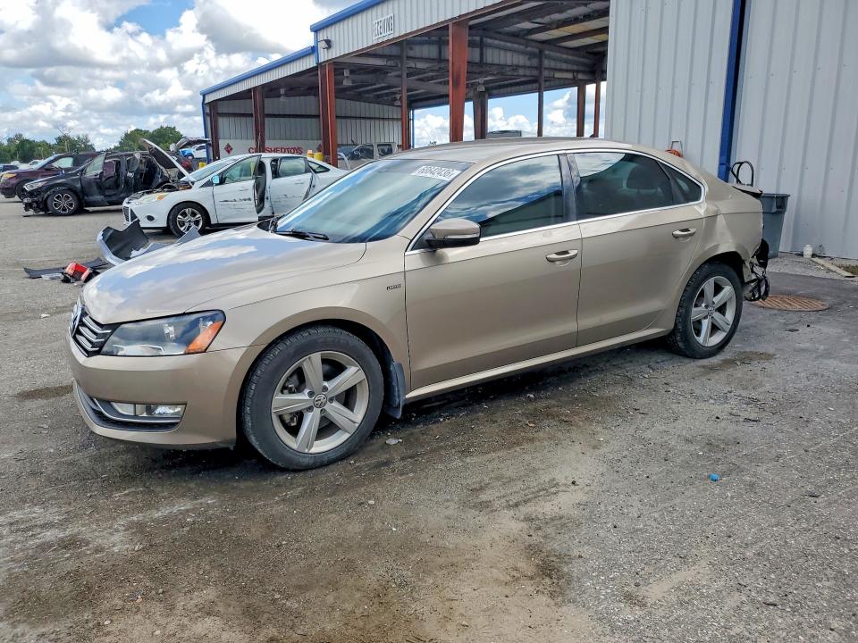 68642436 :رقم المزاد ، 1VWAT7A34FC109594 vin ، 2015 Volkswagen Passat مزاد بيع