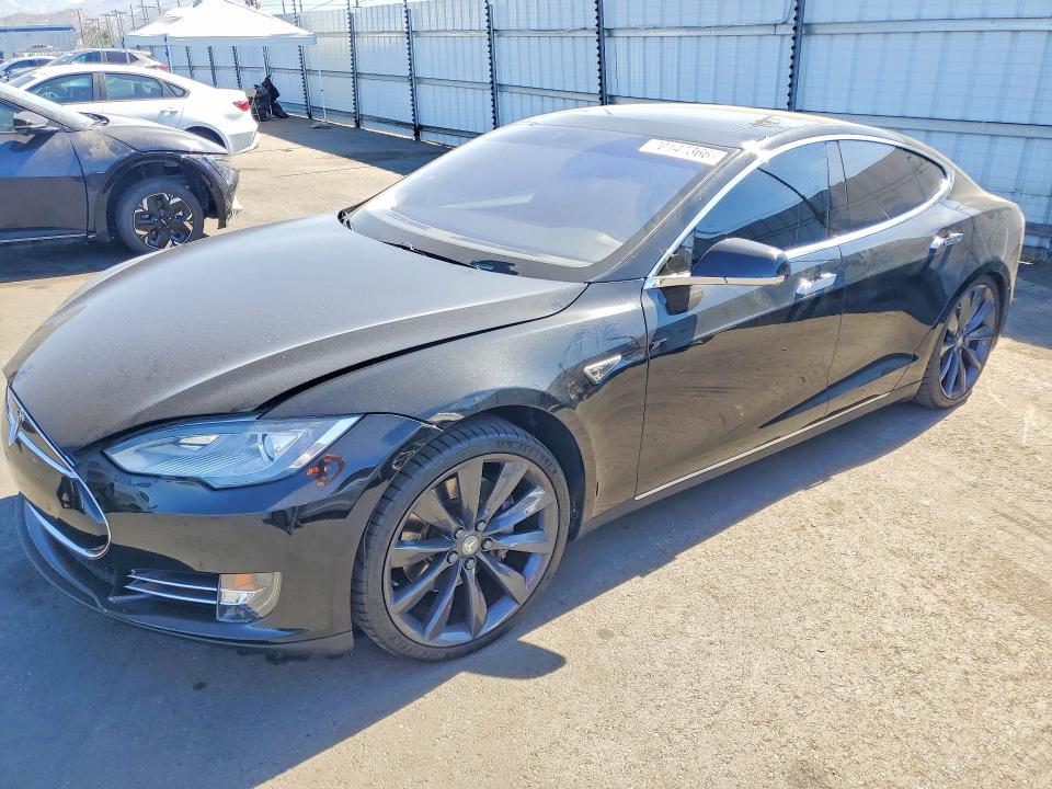 70147366 :رقم المزاد ، 5YJSA1CN9DFP27647 vin ، 2013 Tesla Model S مزاد بيع
