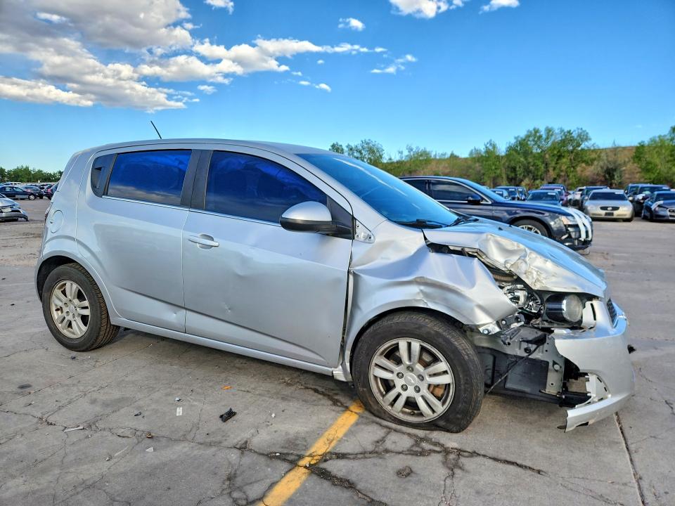 67328436 :رقم المزاد ، 1G1JC6SH2F4154057 vin ، 2015 Chevrolet Sonic مزاد بيع