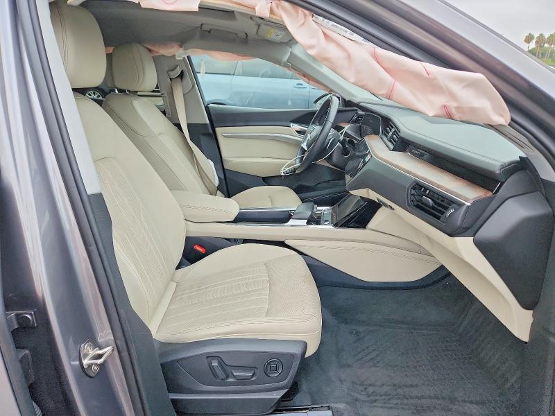 Auction sale of the 2019 Audi E-tron, vin: WA1LAAGE8KB010522, lot number: 69080996