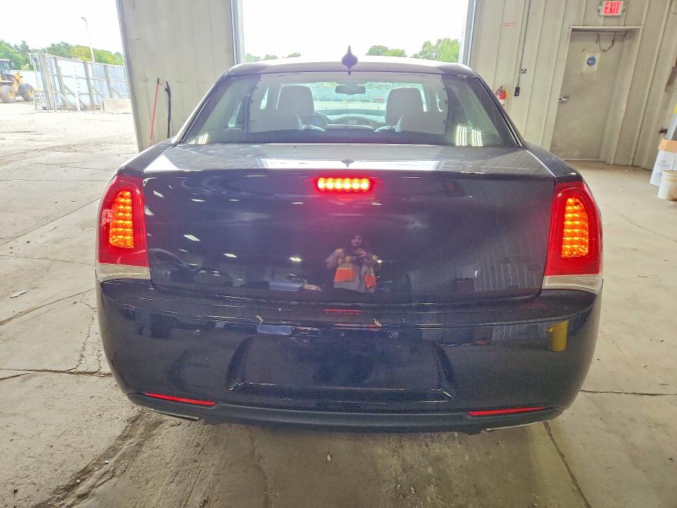 Продаж на аукціоні авто 2017 Chrysler 300c, vin: 2C3CCAEG2HH564891, номер лоту: 68568366