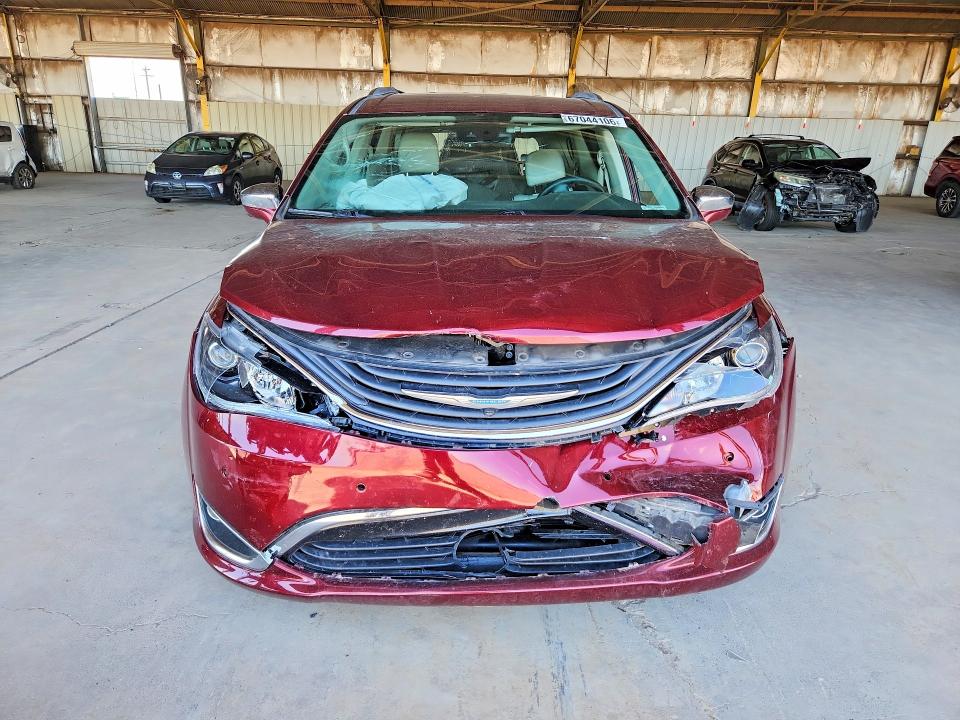 67044106 :رقم المزاد ، 2C4RC1N77JR183415 vin ، 2018 Chrysler Pacifica مزاد بيع