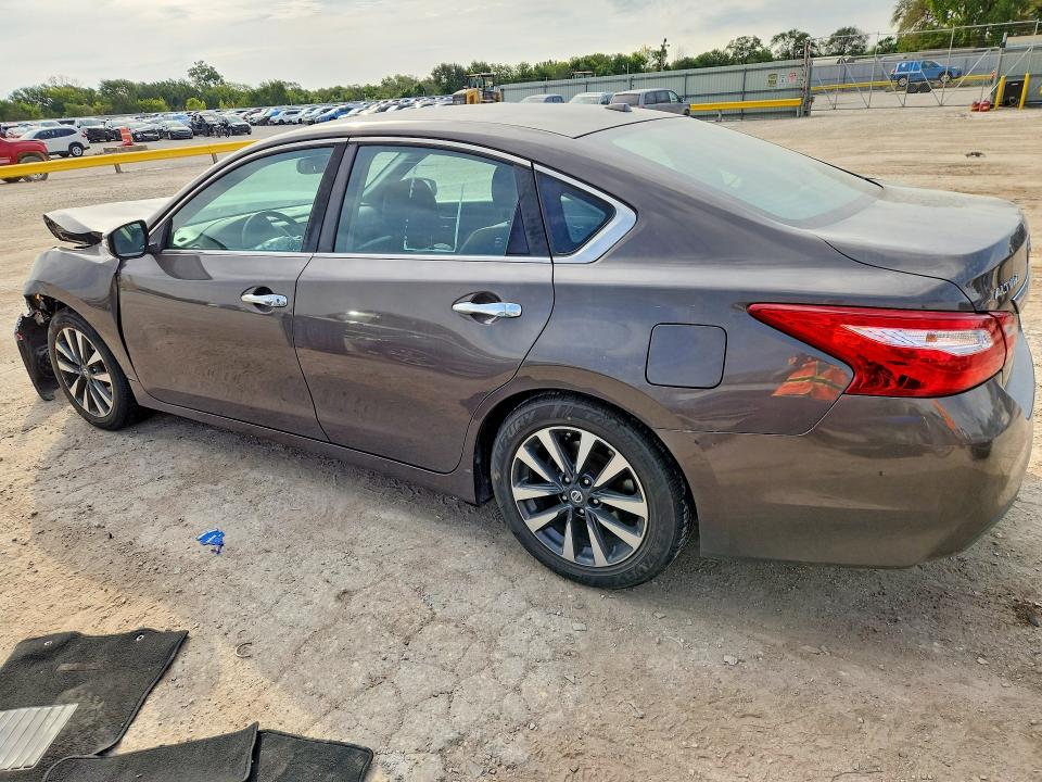 2017 Nissan Altima მანქანა იყიდება აუქციონზე, vin: 1N4AL3APXHC119912, აუქციონის ნომერი: 70365226
