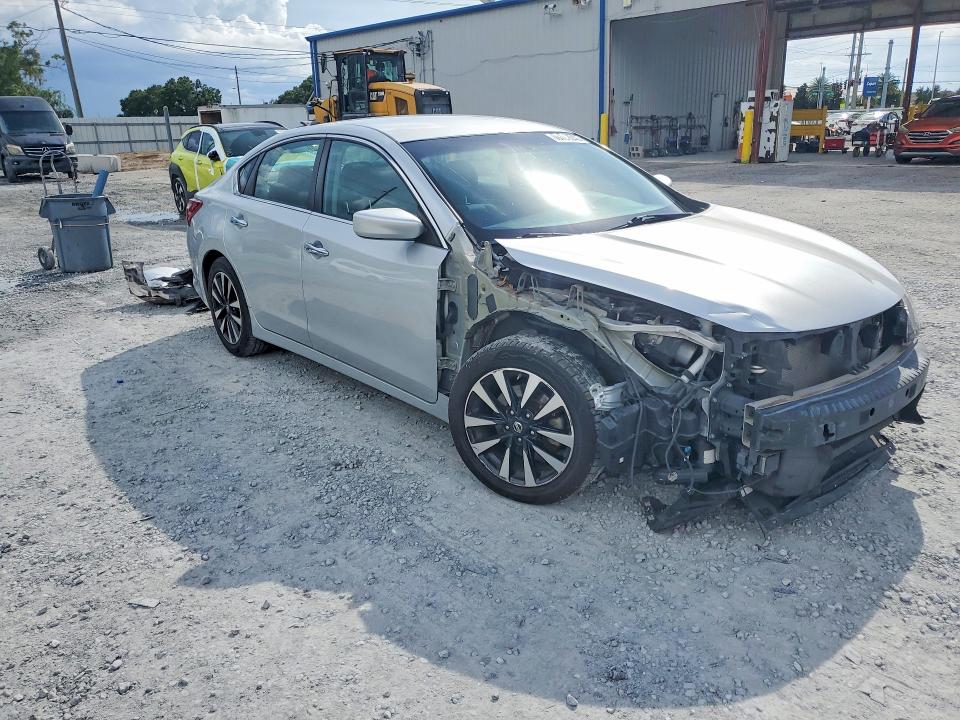 2018 Nissan Altima მანქანა იყიდება აუქციონზე, vin: 1N4AL3AP7JC153831, აუქციონის ნომერი: 68782046