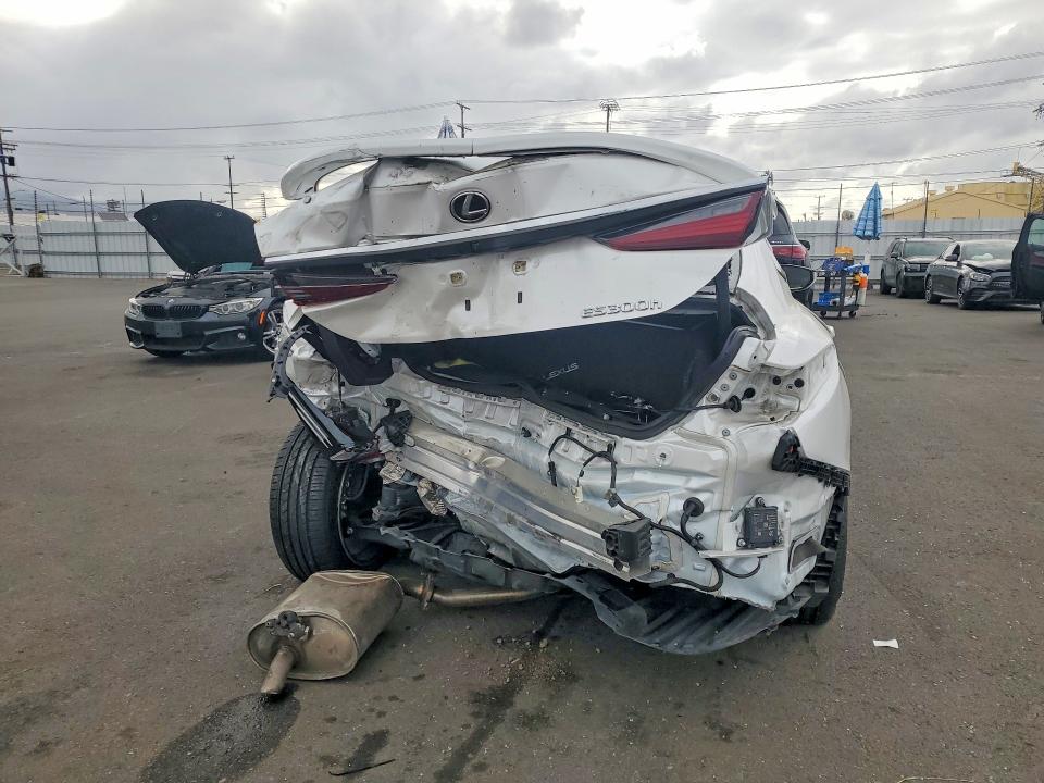 69438226 :رقم المزاد ، 58ADA1C13SU067264 vin ، 2025 Lexus Es 300h مزاد بيع