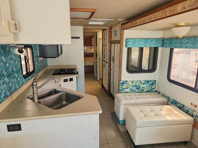Продажа на аукционе авто 2000 Country Coach Motorhome Intrigue, vin: 4U7B5EK15Y1101218, номер лота: 69995306