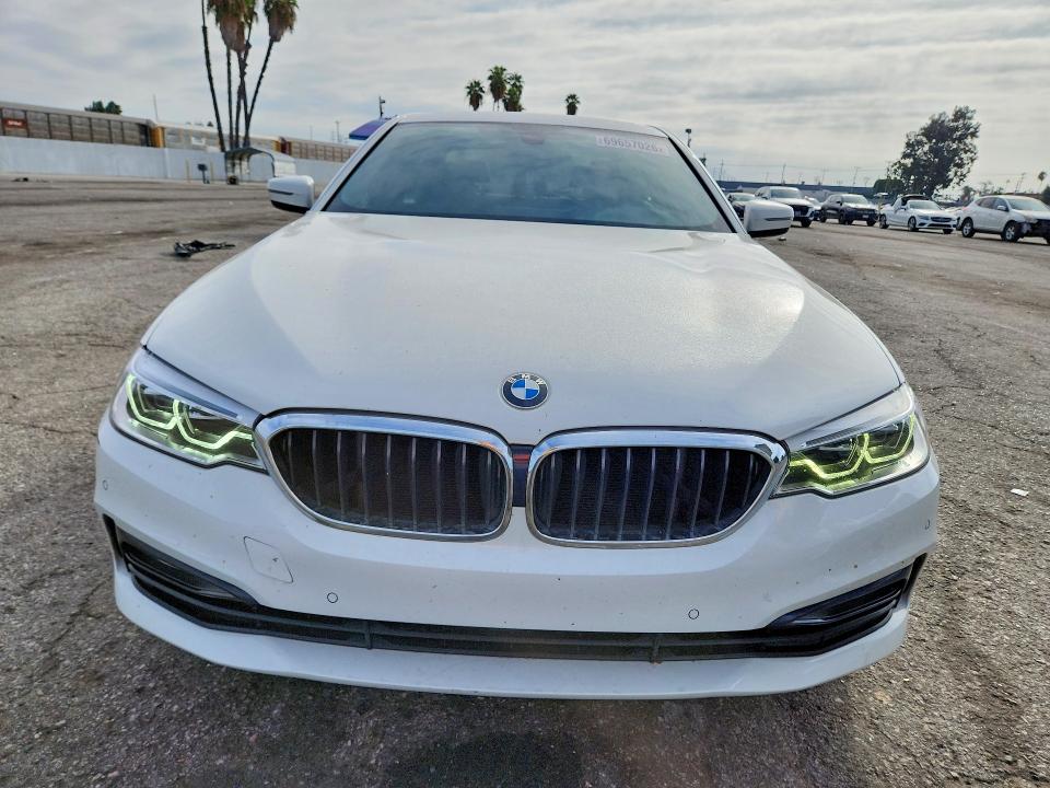 2017 Bmw 540 მანქანა იყიდება აუქციონზე, vin: WBAJE5C30HG915813, აუქციონის ნომერი: 69657026