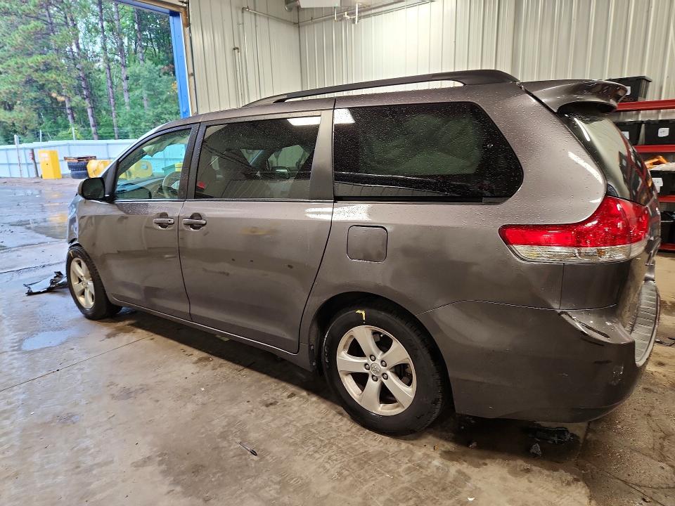 Продажа на аукционе авто 2014 Toyota Sienna, vin: 5TDKK3DC3ES457849, номер лота: 70903646
