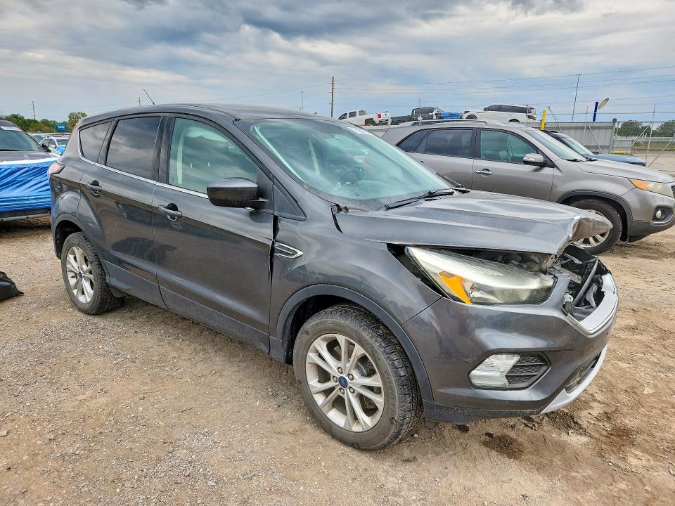 2017 Ford Escape მანქანა იყიდება აუქციონზე, vin: 1FMCU9G9XHUB05381, აუქციონის ნომერი: 71031156
