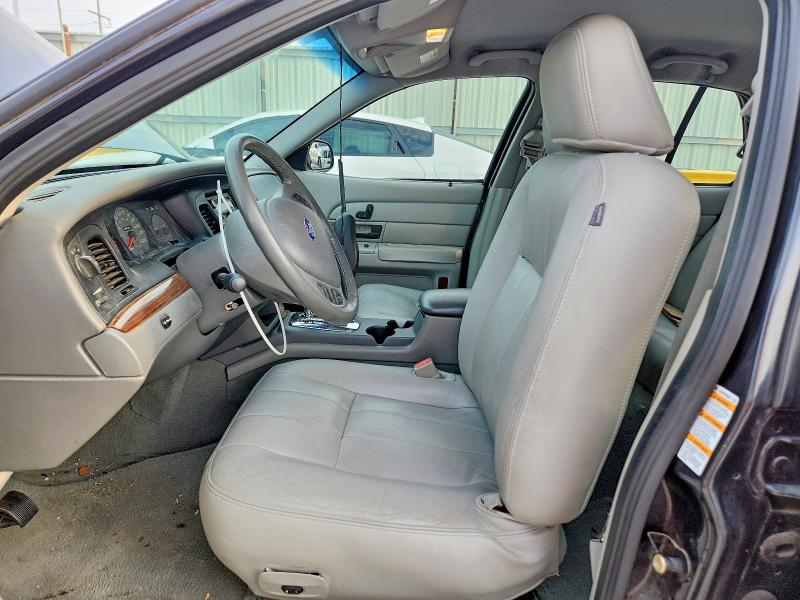 2004 Ford Crown Victoria მანქანა იყიდება აუქციონზე, vin: 2FAHP74W44X180912, აუქციონის ნომერი: 70003116