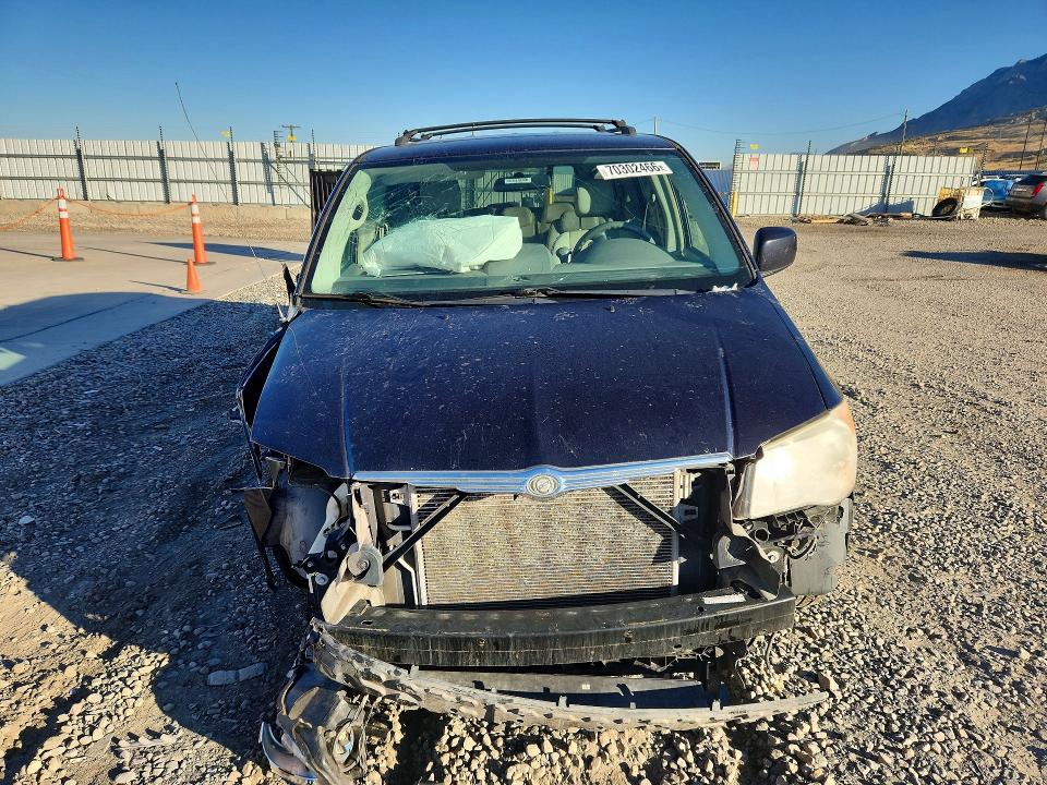70302466 :رقم المزاد ، 2A4RR5DX1AR141565 vin ، 2010 Chrysler Town & Country مزاد بيع