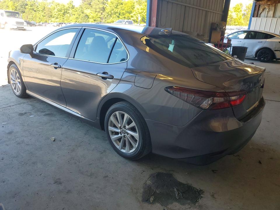 70675016 :رقم المزاد ، 4T1R11AK5MU421166 vin ، 2021 Toyota Camry مزاد بيع