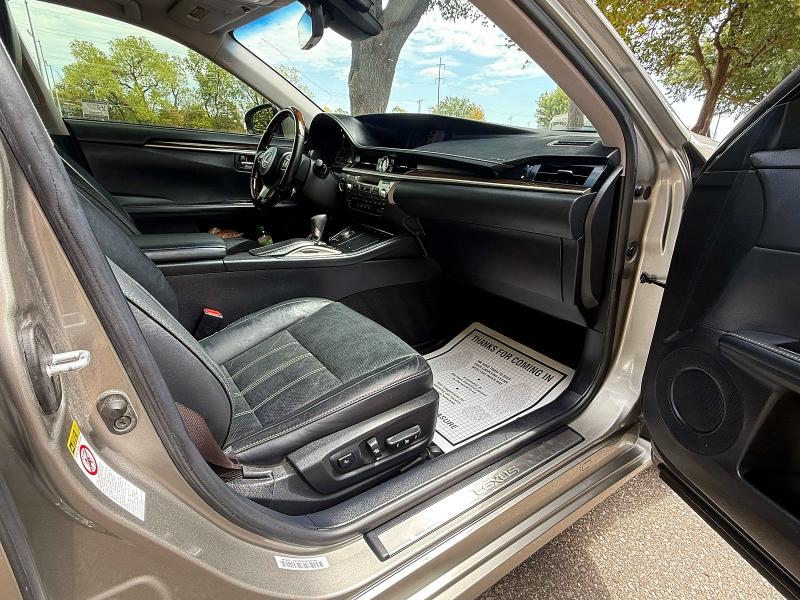 69247456 :رقم المزاد ، JTHBW1GG1J2177385         vin ، 2018 Lexus Es مزاد بيع