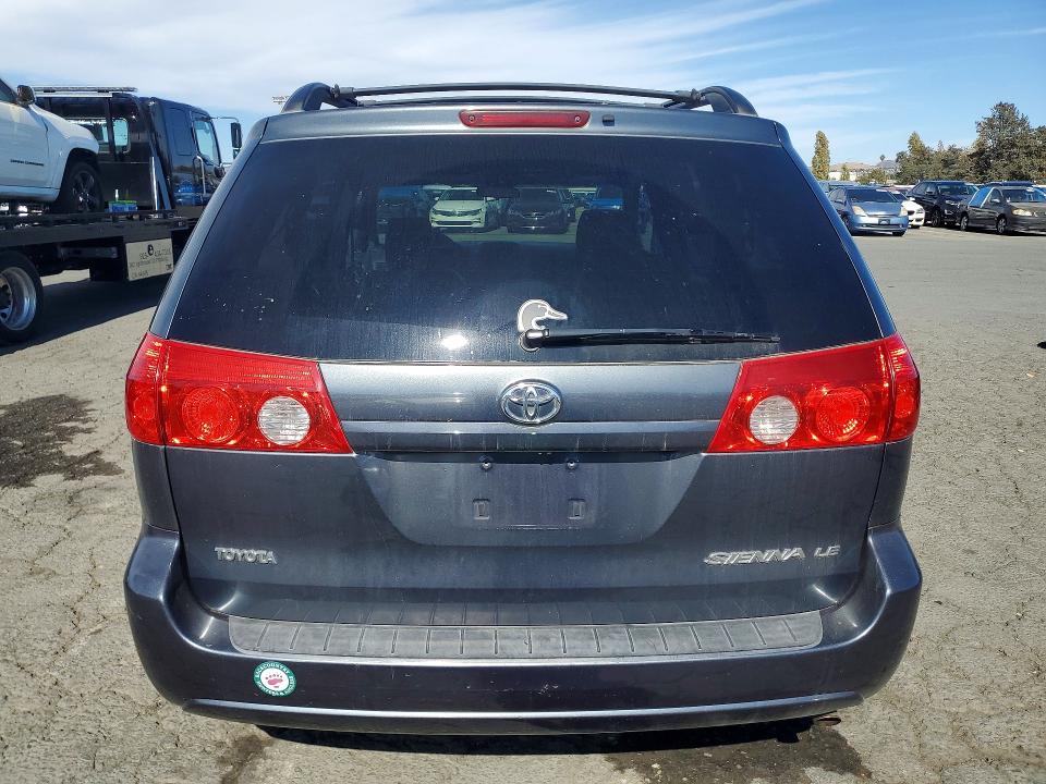 69030416 :رقم المزاد ، 5TDKK4CC5AS318937 vin ، 2010 Toyota Sienna مزاد بيع