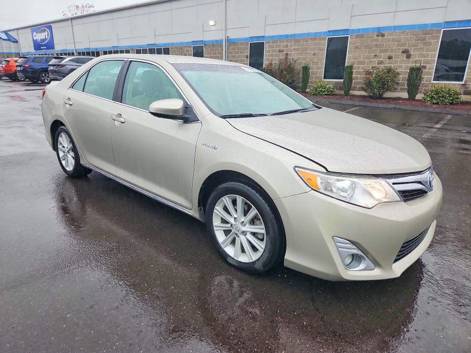 2014 Toyota Camry Hybrid მანქანა იყიდება აუქციონზე, vin: 4T1BD1FK3EU098853, აუქციონის ნომერი: 70960656