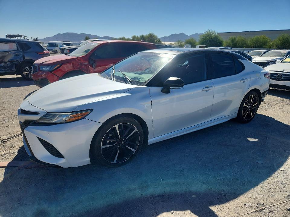 67454866 :رقم المزاد ، 4T1B61HK8KU199213 vin ، 2019 Toyota Camry مزاد بيع