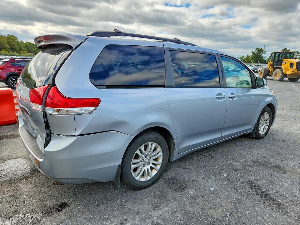 2014 Toyota Sienna მანქანა იყიდება აუქციონზე, vin: 5TDYK3DC0ES501333, აუქციონის ნომერი: 71114866