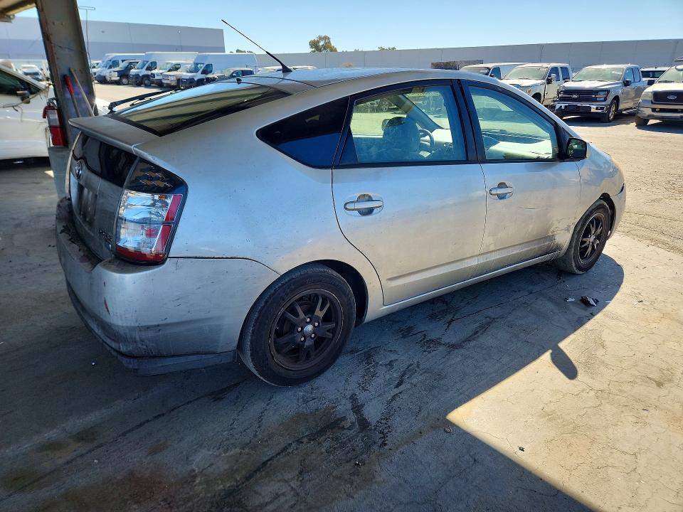 2005 Toyota Prius მანქანა იყიდება აუქციონზე, vin: JTDKB20U057040983, აუქციონის ნომერი: 70381046