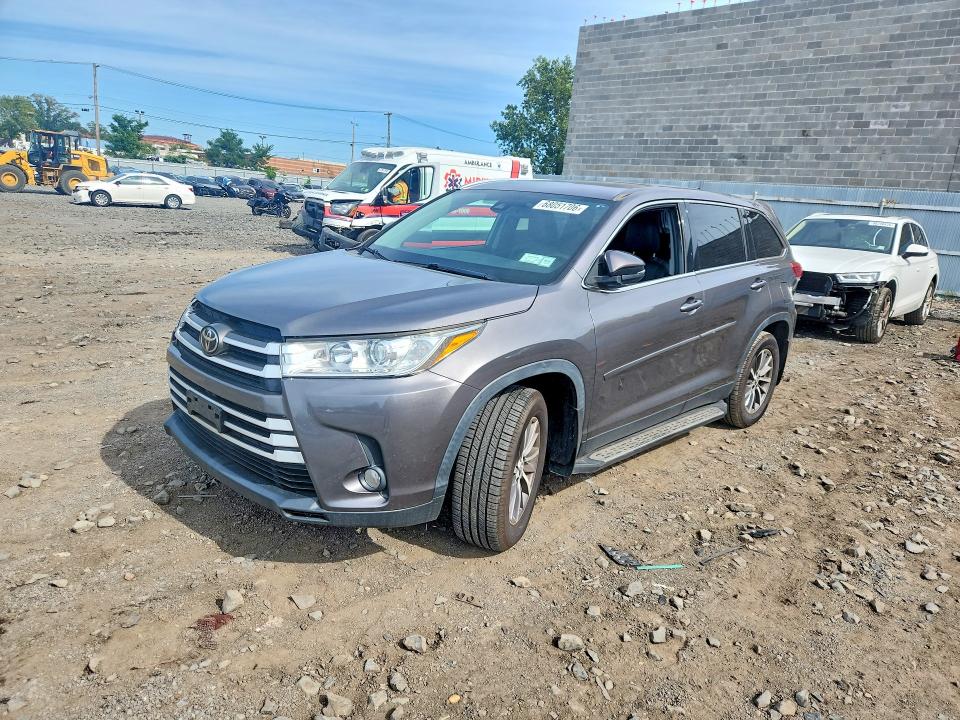 Продажа на аукционе авто 2019 Toyota Highlander, vin: 5TDJZRFH4KS613380, номер лота: 68051706