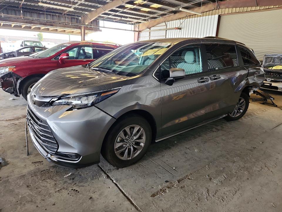 66834726 :رقم المزاد ، 5TDKRKECXTS296627 vin ، 2026 Toyota Sienna مزاد بيع
