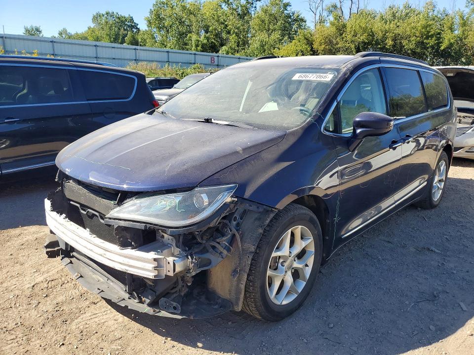68677066 :رقم المزاد ، 2C4RC1BG6HR519375 vin ، 2017 Chrysler Pacifica مزاد بيع