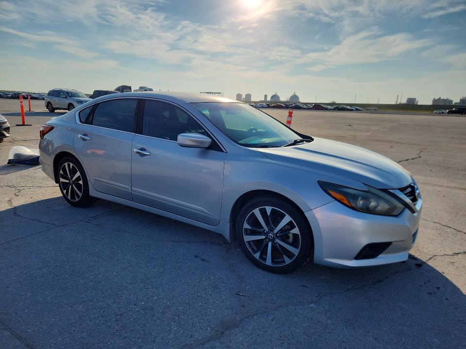 70668546 :رقم المزاد ، 1N4AL3AP2HN316285 vin ، 2017 Nissan Altima مزاد بيع