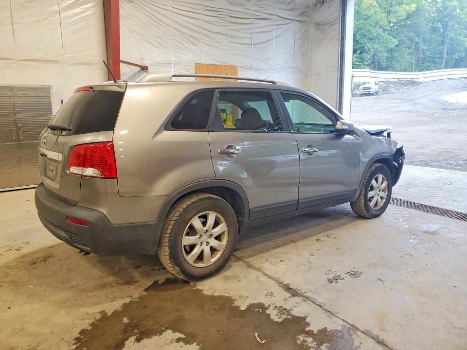 2011 Kia Sorento მანქანა იყიდება აუქციონზე, vin: 5XYKT3A18BG100434, აუქციონის ნომერი: 69090016