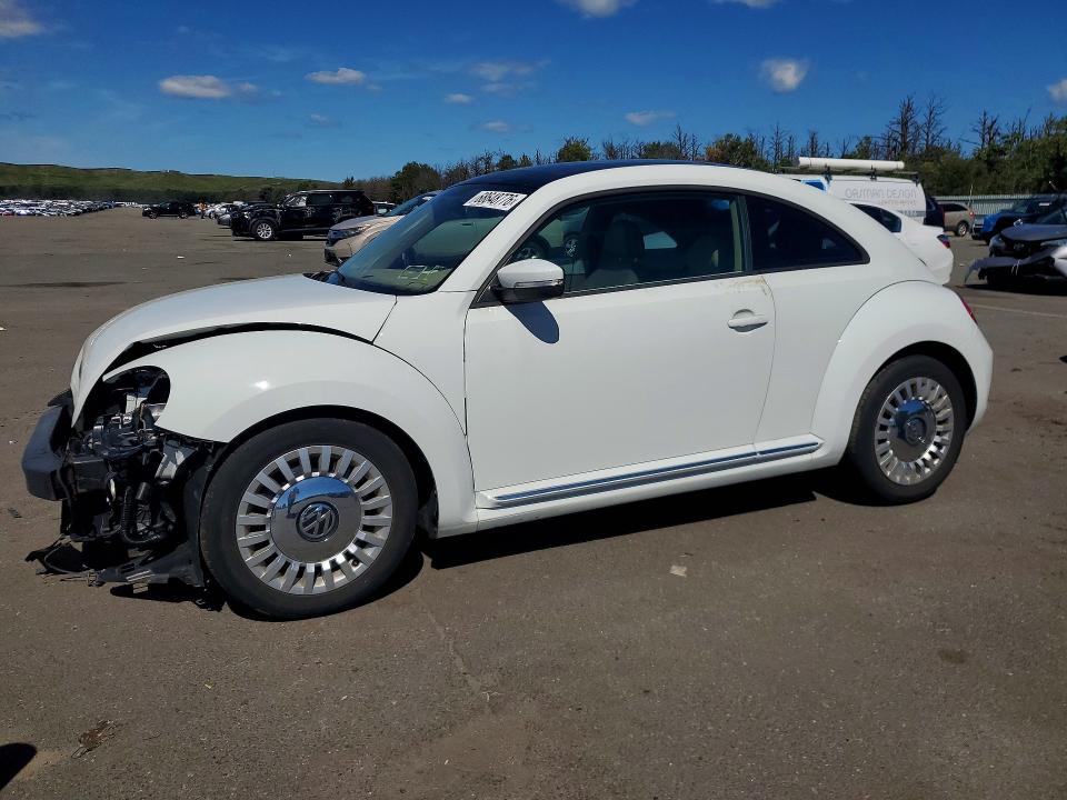 2015 Volkswagen Beetle მანქანა იყიდება აუქციონზე, vin: 3VWJ17AT7FM641829, აუქციონის ნომერი: 68648776