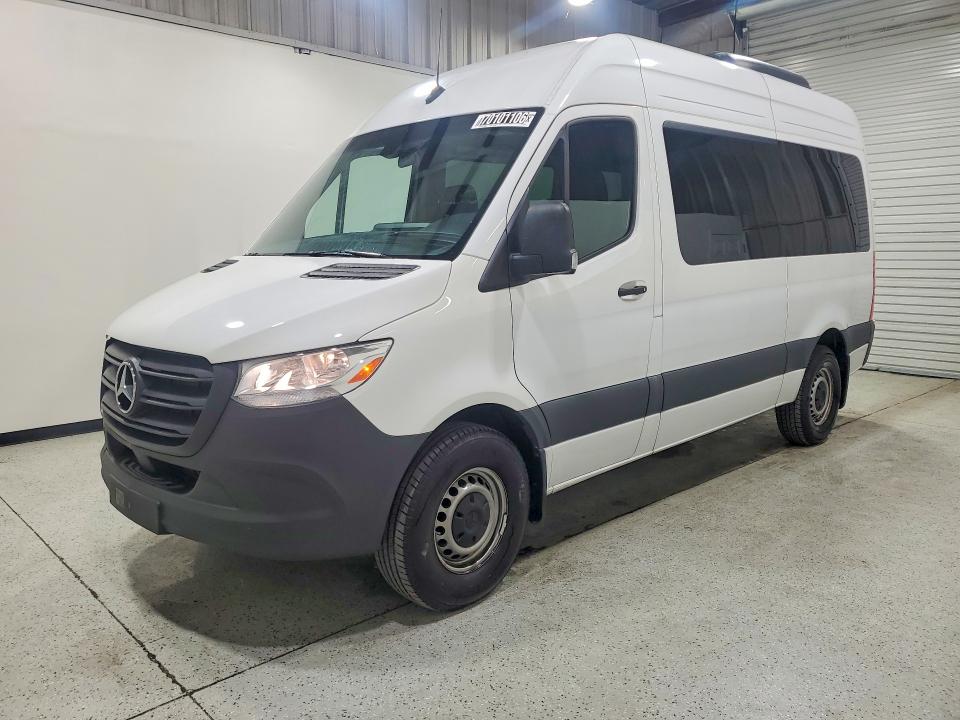 70101106 :رقم المزاد ، W1Z4KFHY0RP716384 vin ، 2024 Mercedes-benz Sprinter مزاد بيع