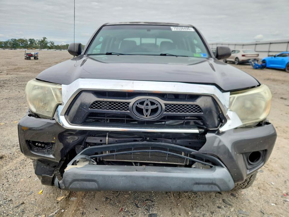 Продажа на аукционе авто 2015 Toyota Tacoma, vin: 3TMLU4EN2FM193691, номер лота: 70538496