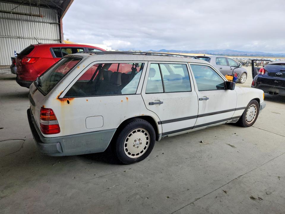 Продажа на аукционе авто 1988 Mercedes-benz 300, vin: WDBEA90D9JF081846, номер лота: 67401386