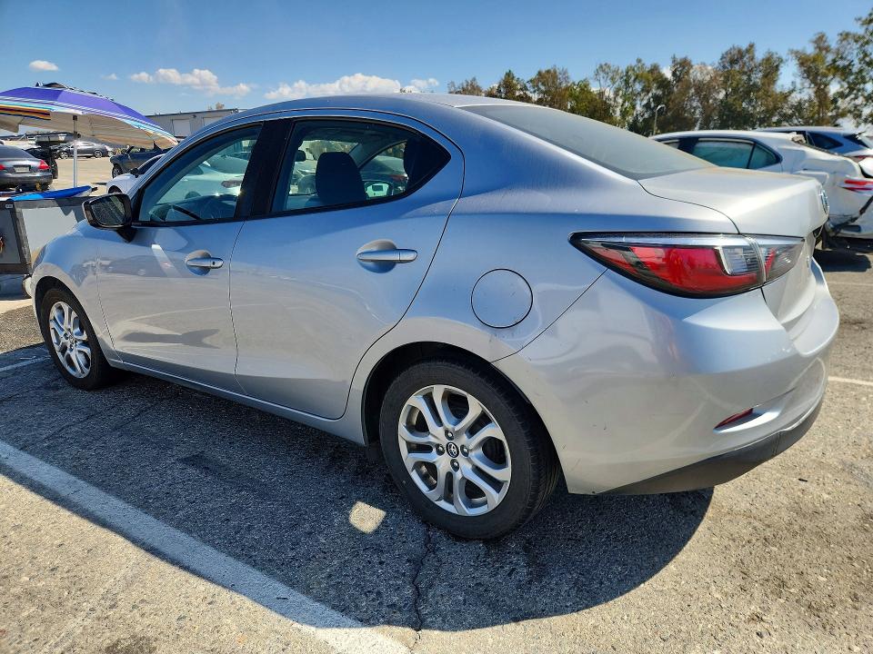 70353856 :رقم المزاد ، 3MYDLBYV4JY302713 vin ، 2018 Toyota Yaris Ia مزاد بيع