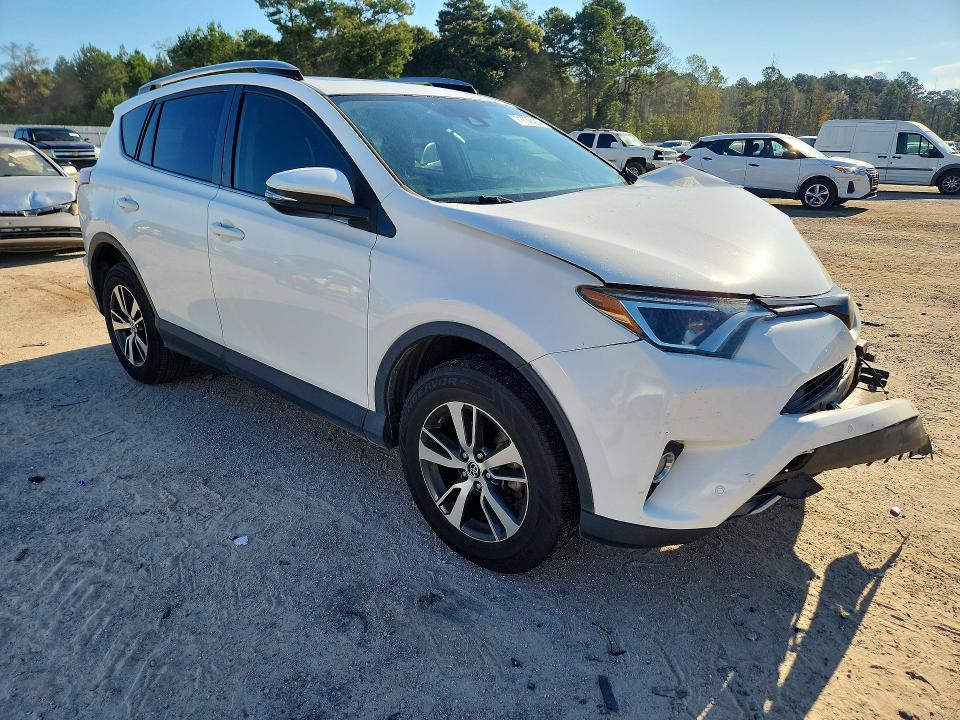 71102466 :رقم المزاد ، JTMWFREV3JJ744544 vin ، 2018 Toyota Rav4 مزاد بيع
