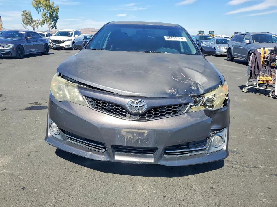 68615726 :رقم المزاد ، 4T1BF1FKXCU589766 vin ، 2012 Toyota Camry مزاد بيع