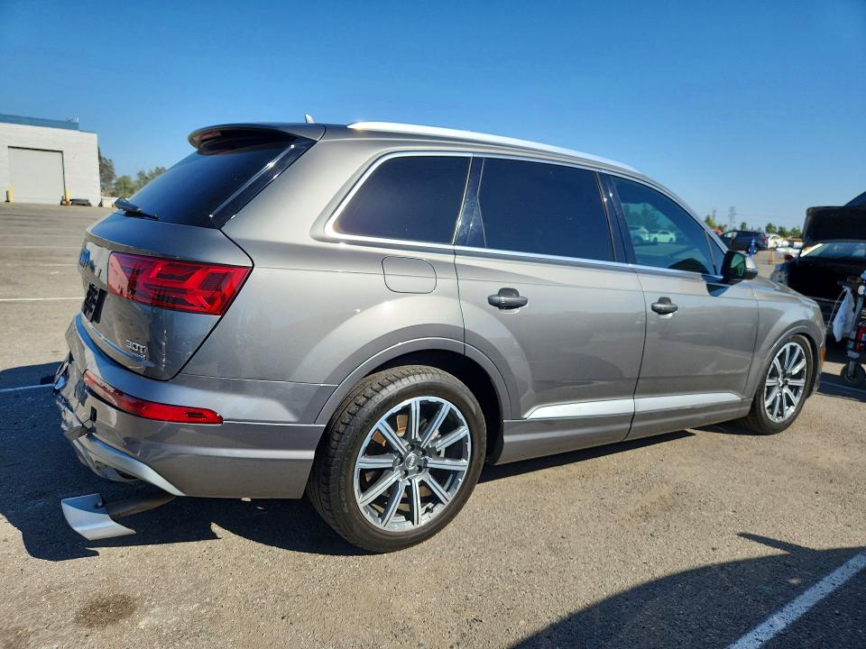 68717876 :رقم المزاد ، WA1VAAF71HD008183 vin ، 2017 Audi Q7 مزاد بيع