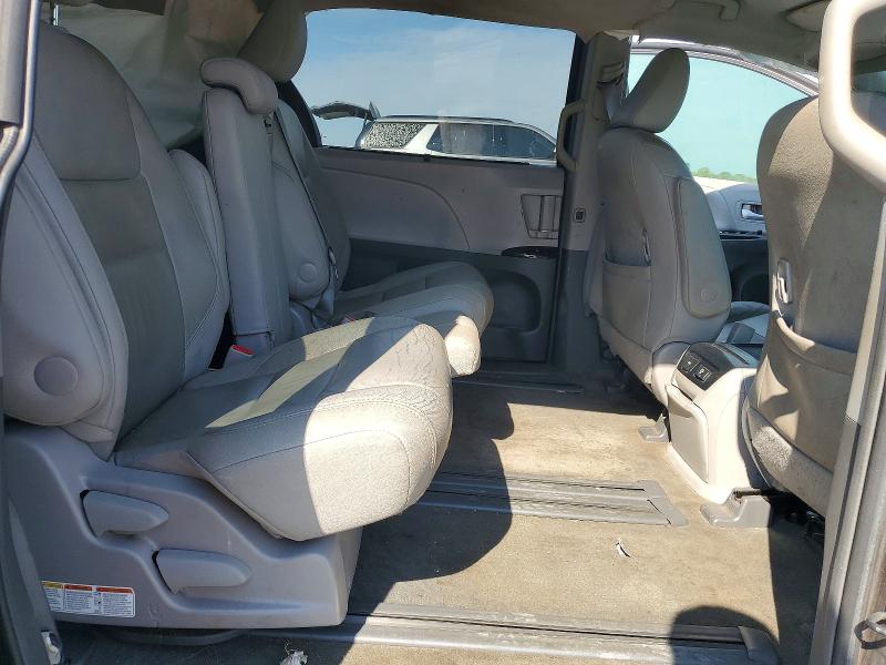 68272896 :رقم المزاد ، 5TDYK3DCXFS572315 vin ، 2015 Toyota Sienna مزاد بيع