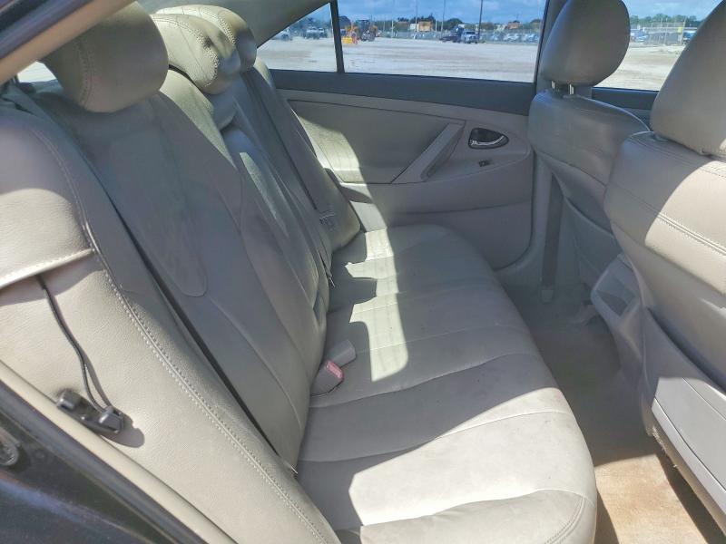 70277136 :رقم المزاد ، 4T1BF3EK9AU533084 vin ، 2010 Toyota Camry مزاد بيع